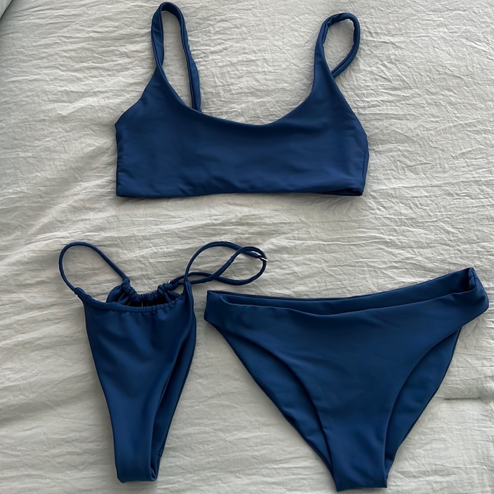Skatie Navy Bikini set with 2 bottoms